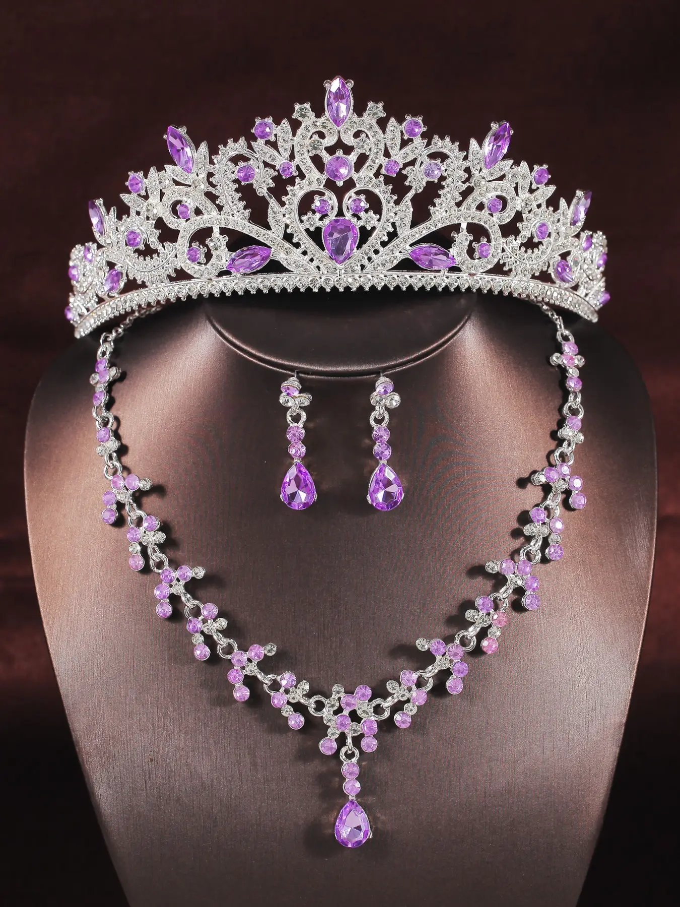 A set of bridal accessories with purple diamonds embellishing the crown, a exquisite necklace, and earrings, consisting of 4 wedding accessories, Elegant jewelry set, Wedding dress, and jewelry are suitable for weddings, parties, dances