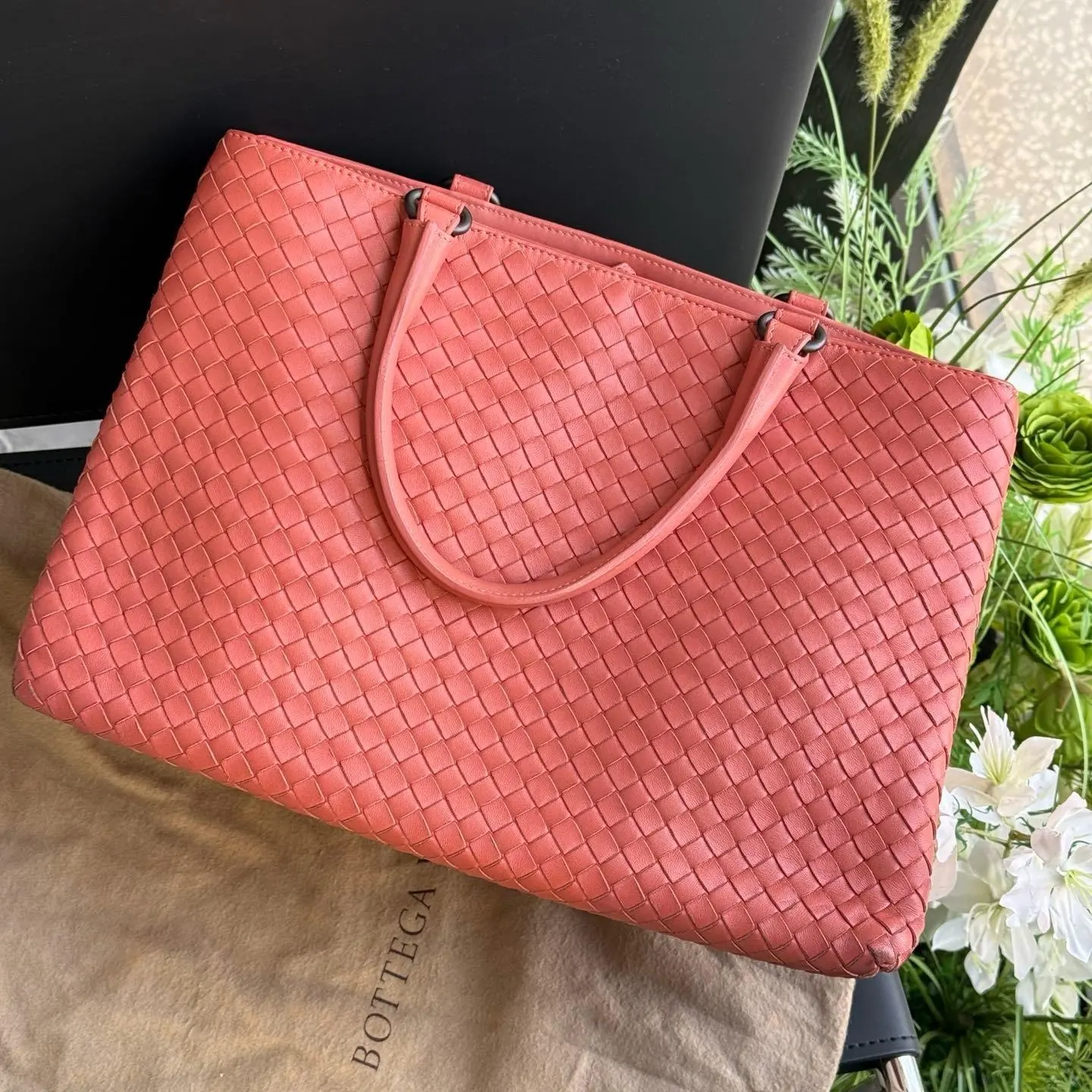 Pre-owned BOTTEGA VENETA Lobster Pink Intrecciato Tote Bag Good to Very Good Condition Pre Loved Designer Tote Bags