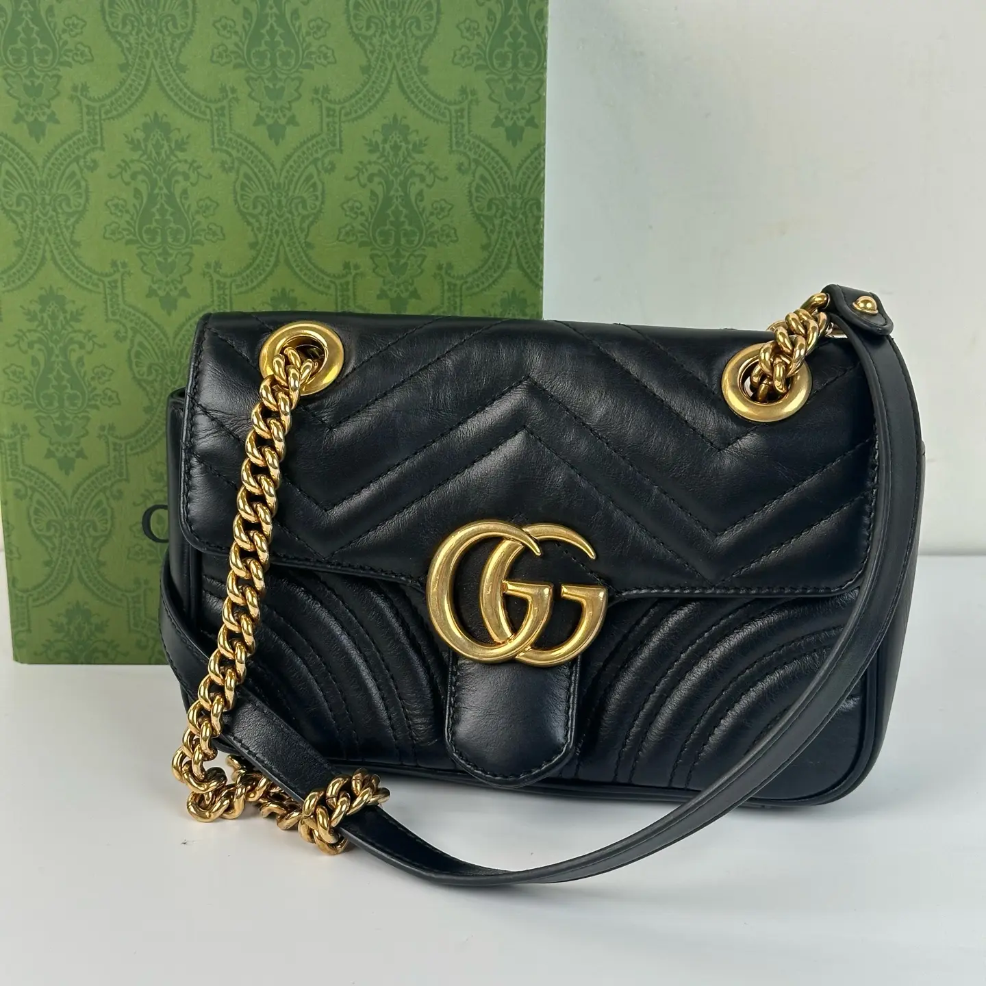 Pre-owned GUCCI Black Matelasse Chevron Leather GG Marmont Medium Flap Chain Crossbody Bag