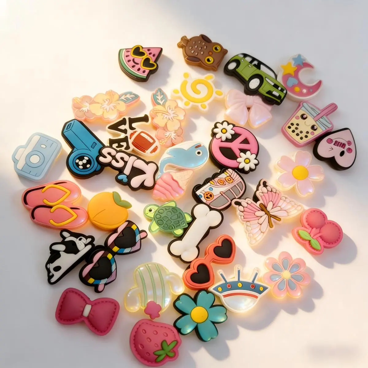 Assorted Random Shoe Charms Pack 32/50/100 Pcs,Fashionable and diverse decorations, suitable for DIY shoes, shoe ornaments Colorful