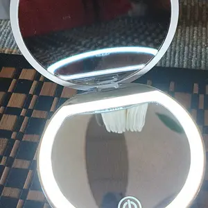 Product Review of Portable Foldable Makeup Mirror, 1 Count Glam Travel Makeup Mirror with LED Light, Compact Mirror for Women, Pocket Size Makeup Tools, Travel Hand Mirror from Y**s