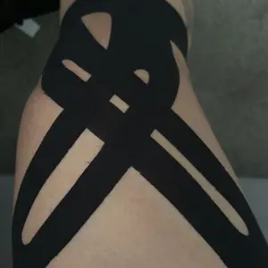 Precut Kinesiology Tape for Knees, 10 Pcs - Knee Support & Stability, Knee Pain Relief Athletic Tape - Waterproof & Elastic, Breathable Hypoallergenic Latex-Free Tape, Black Training Basketball