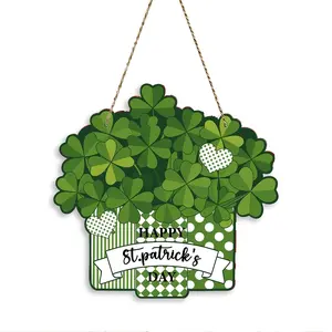 Happy St Patrick's Day Wooden Hanging Decoration, Clover Theme Door Decor, Rustic Farmhouse Style Home Decor Ornaments Decor for Porch Window Wall