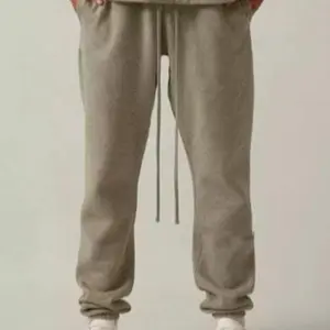 Simple and comfortable trousers, stylish and grand.