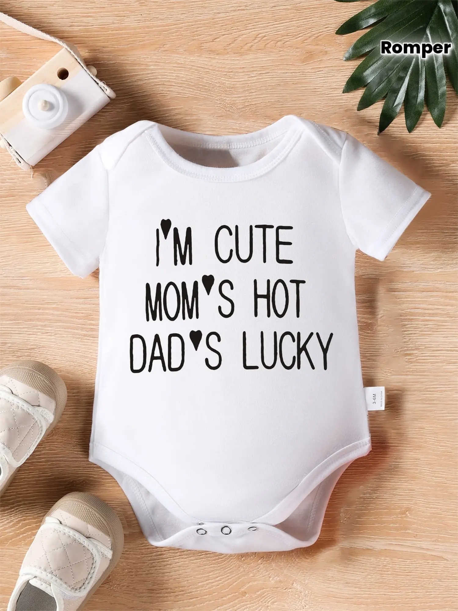 Unisex Baby "I'm Cute Mom's Hot Dad's Lucky" Short Sleeve White Bodysuit, Funny Family Quote Newborn Romper