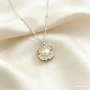 Women's Elegant Faux Pearl Shell Pendant Necklace, Simple Design Clam Chocker Chain Jewelry Gift for Women Daily Wear Dainty Choker Necklace
