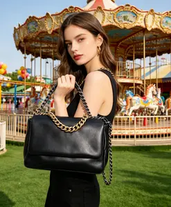 19Bag 21C Distressed Quilted Design, Leather-threaded Chain Shoulder Strap, Flap Bag, Handbag, Shoulder Bag, Crossbody Bag, Small Size,Women's Black.