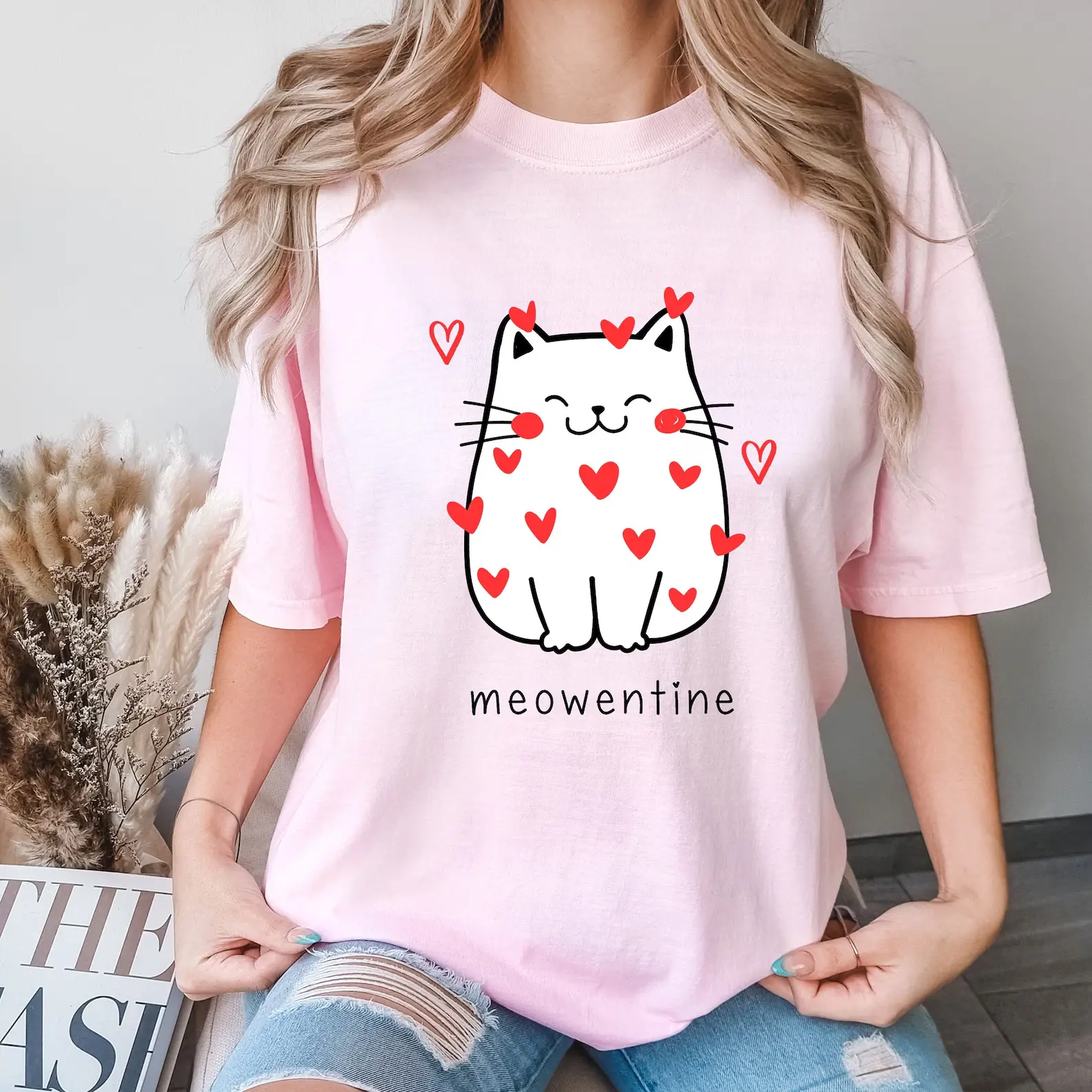 Meowentine Cute White Cat Red Hearts Graphic Tee Valentine’s Day Kawaii Cartoon Oversized Pink Casual Cat Lover Women’s T-Shirt