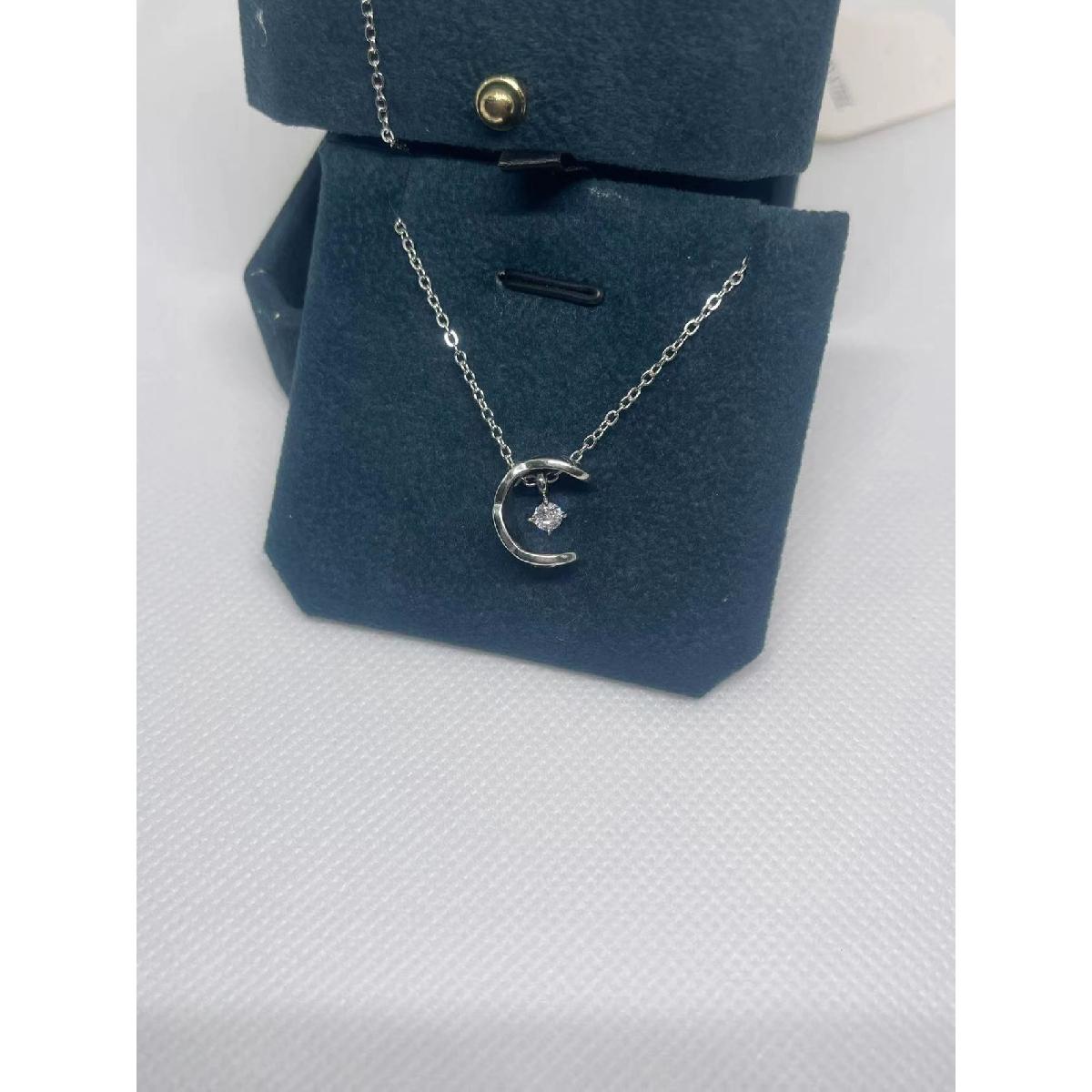 Elegant Crescent Moon Pendant Necklace for Women, Dainty Quilted Cresent Charm with Sparkling Accent, Luxury Celestial Jewelry, Perfect Gift for Girlfriend, Birthday, Anniversary, Valentine's Day, Trending Boho-Chic Accessory