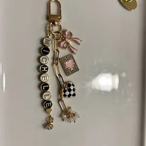 Custom Name or Bookish Phrase Kindle Charm Chain — Coquette / Dark Romance / Cowboy / Floral