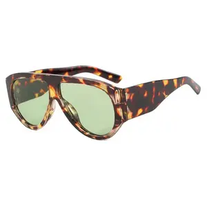 Oversized Sunnies with Tortoise Shell Frame and Green Lenses for Stylish Protection