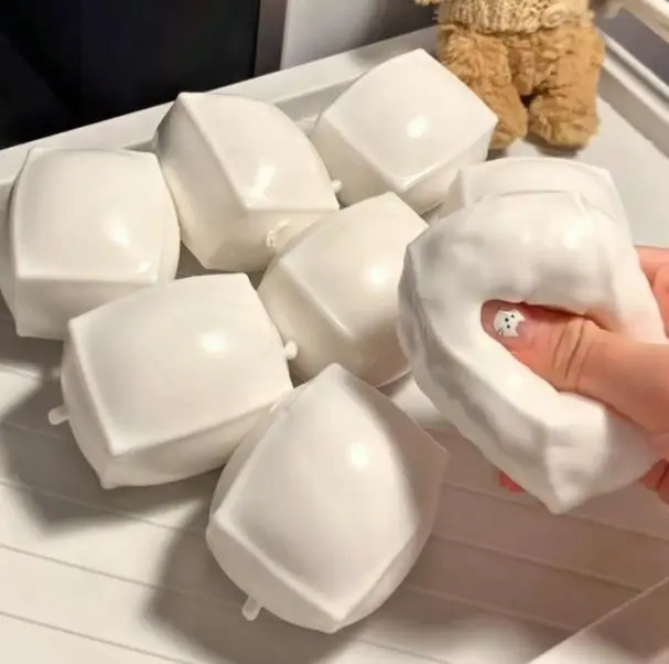 Crunchy Tofu Squishy Toy, Marshmallow-Like Crispy Sound Squeeze Fidget Toy, Soft Sensory Stress Relief Desk Toy, 1pc