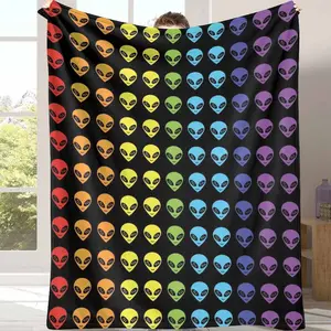 Colorful Alien Face Pattern Flannel Blanket， Vibrant Galaxy Inspired Print， Soft Warm Cozy Lightweight All Season Throw， Perfect for Bedroom Sofa Office Travel Gift Home Decor