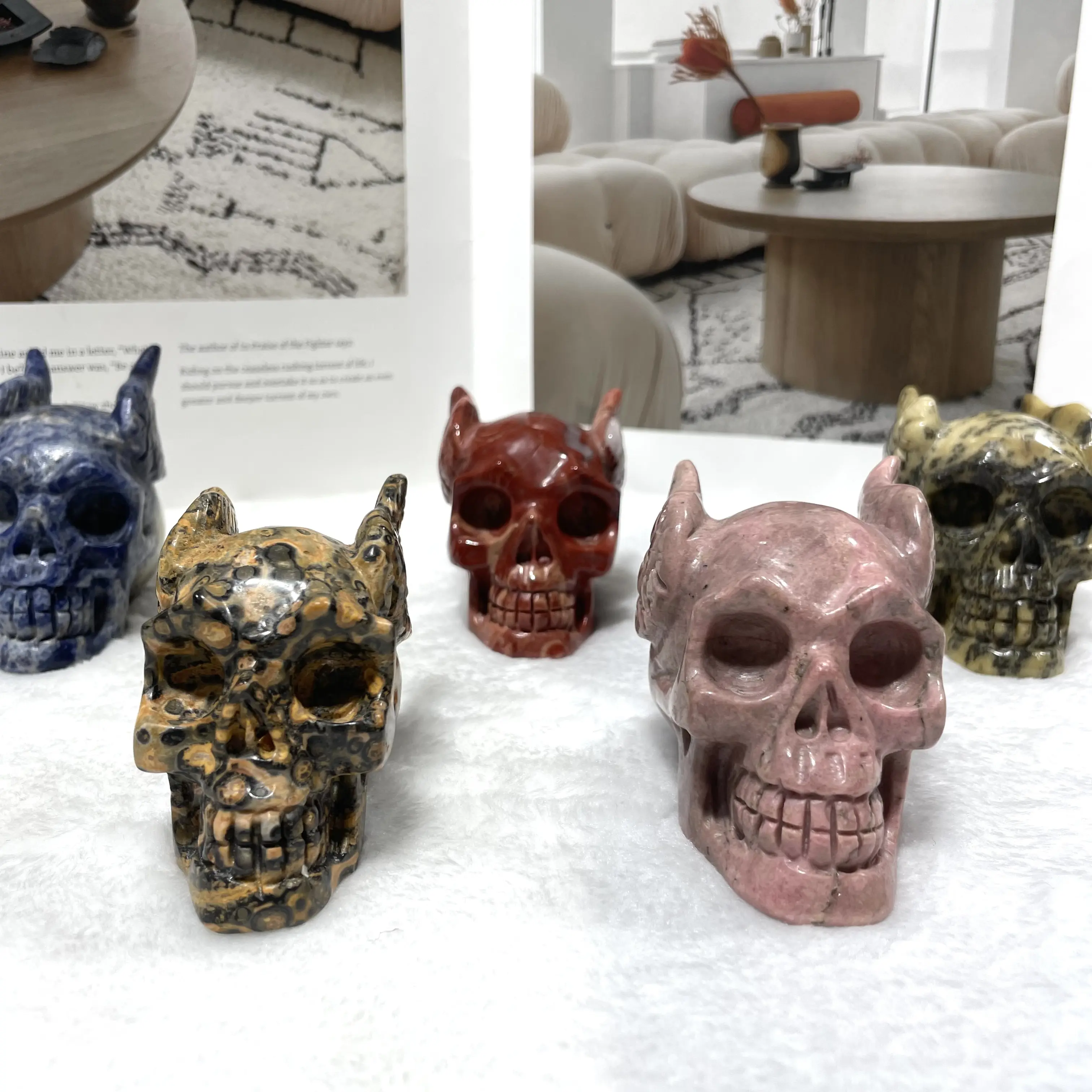 IG Crystal 1 Count Different Materials Skull With Wings Crystal Carvings Sodalite Red Jasper Floriated Jasper Leopard Skin Jasper Rohdnite Healing Stones Natural Stone Chakra Balancing Reiki Home Office Decor