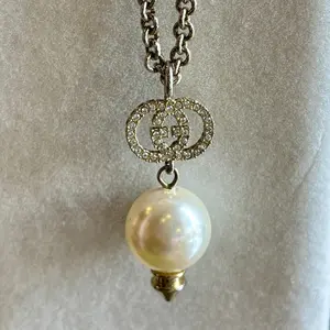 Pre-owned GUCCI Faux Pearl & Crystal Interlocking G Station Necklace