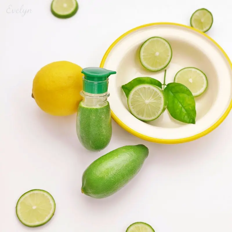 Portable Hand Held Citrus Juicer, Serrated Tip Screw In Manual Lemon Lime Orange Squeezer, Mini Strainer Lid Fruit Juice Extractor for Travel Home Bar Daily Drinks