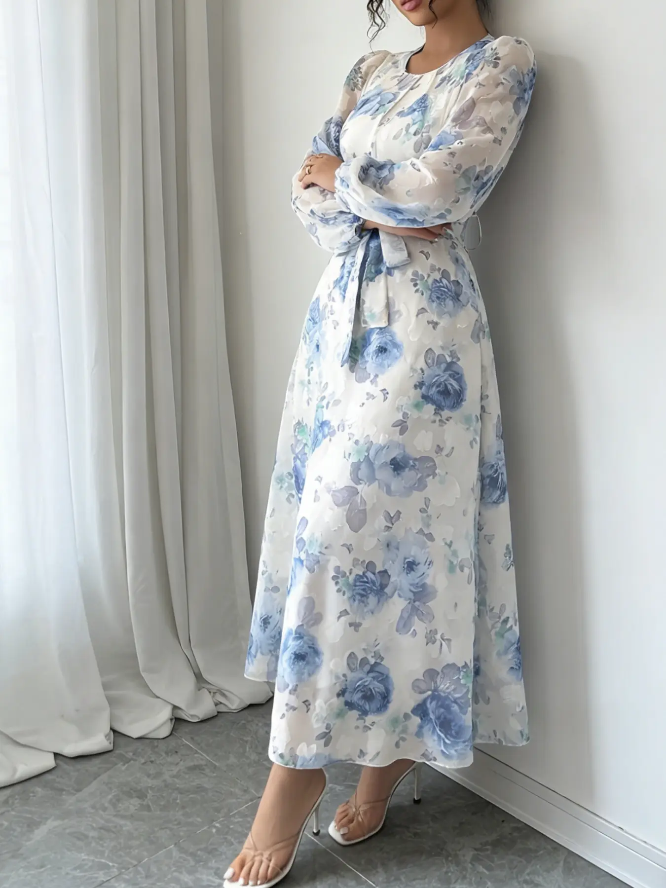 A women's white and blue, Elegant floral print Long Sleeve waist cinching long dress, suitable for commuting to work, shopping and outdoor activities, Long Sleeve Dresses