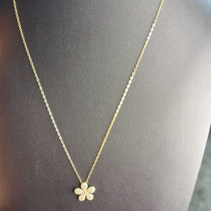 Collar Flor Brillante 14K Oro – Cadena con Dije de Flor Elegante para Mujer
