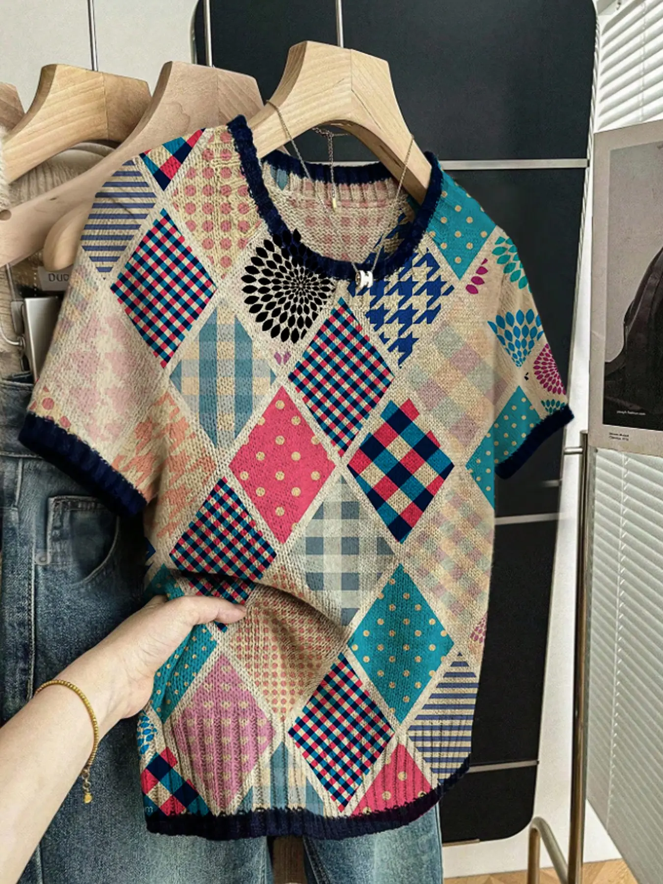 Geometric Pattern Diamond Print Crew Neck Sweater, Stylish Short Sleeve Knitted Top for All Seasons, Cozy Comfortable Women's Clothing for Autumn Winter