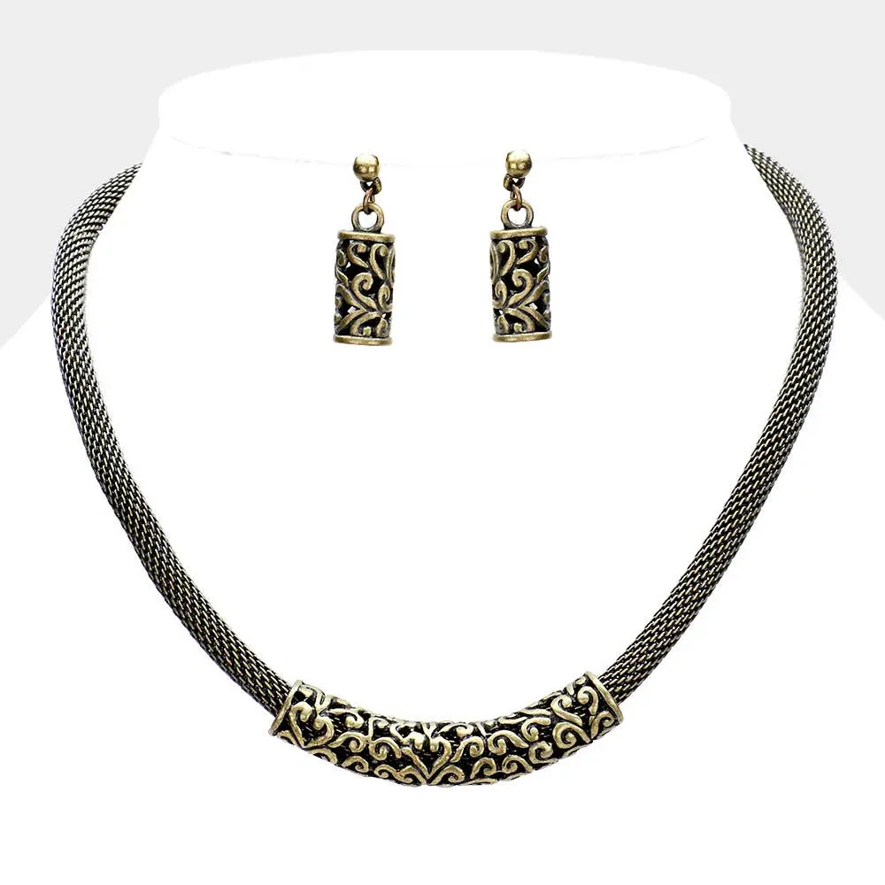 Embossed Metal Mesh Chain Necklace: Antique Gold