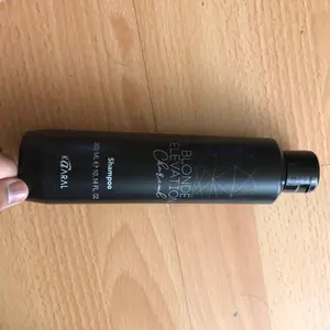 Kaaral blonde elevation charcoal shampoo