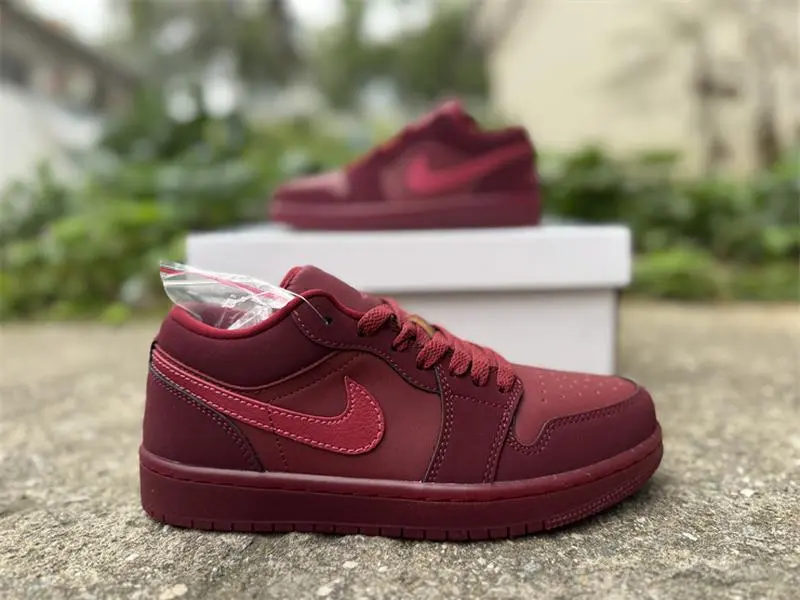 Brand New Burgundy Nubuck Leather Low Top Unisex Sneakers Minimal Solid Cut Matte Nubuck Material Wear-resistant Rubber Outsole Daily Wear Versatile Footwear