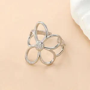 Hollow Flower Adjustable Ring for Women – Dainty Floral Open Band, Minimalist Cute Jewelry