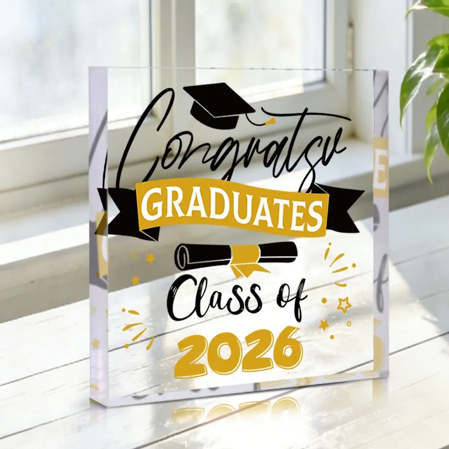 1pc Graduation Season Gift, Congrats Graduates Class of 2026 Acrylic Desk Decor, Acrylic Sign, Acrylic Plaque Sign, Desk Decor with Bachelor'S Cap and Scroll Pattern, Graduation Gift for Friends and Classmates, Home Decor, Suitable for Office Decor