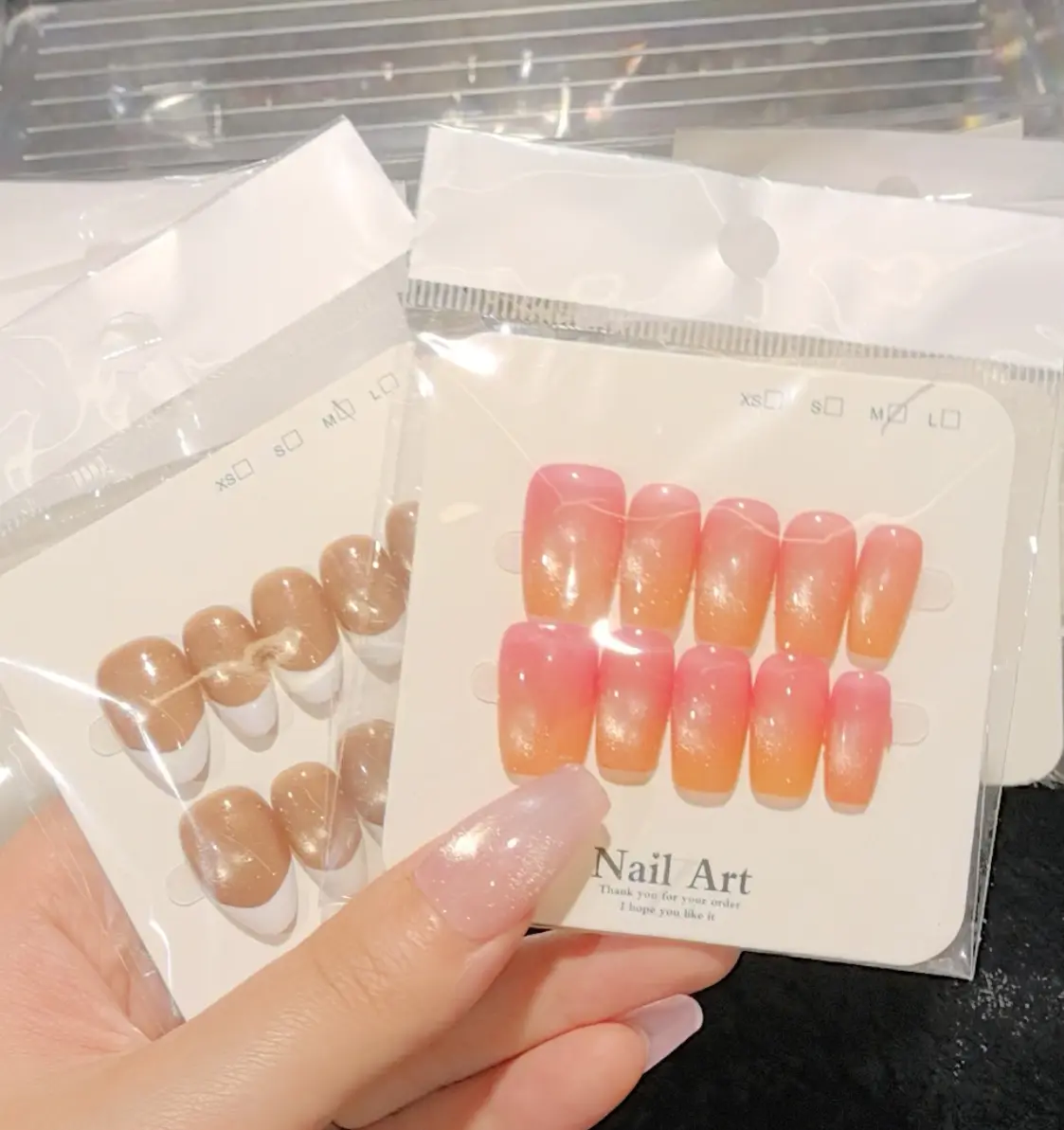 Jade(12447)gc.15 pairs beautiful medium nails with 9 packs.