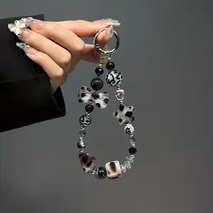 Leopard Print Short Phone Chain with Keyring, Premium Beaded Camera Strap for Stylish Accessories, Versatile Phone Lanyard, Phone Charm, Mobile Phone Accessory