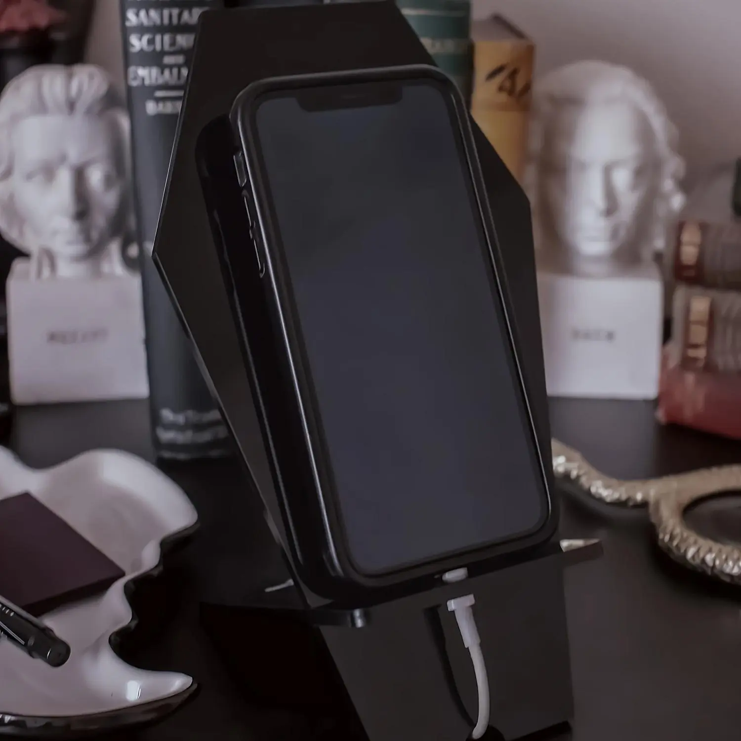 Creative Coffin-Shaped Phone Holder, Gothic-Style Mobile Phone Stand, Phone Display Stand, Cell Phone Charging Dock, Phone Accessories for Home Office, Gift, Phone Holder Design, Phone Mount Holder, Cell Phone Mounts