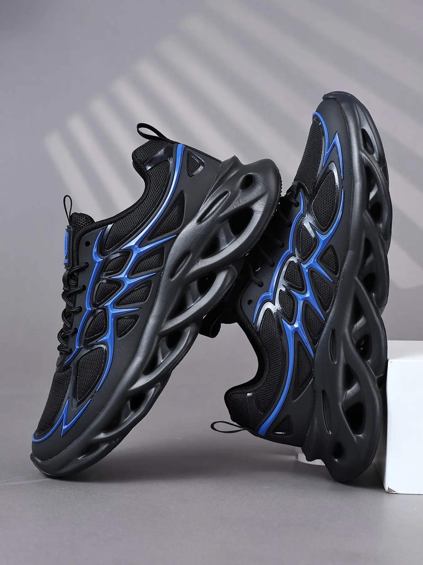 Men's High-Performance Thorn Skeleton Dad Shoes, Sports Shoes, Mesh Design, Futuristic Hollow Out Sole, Urban Functional Style, All-Day Comfort