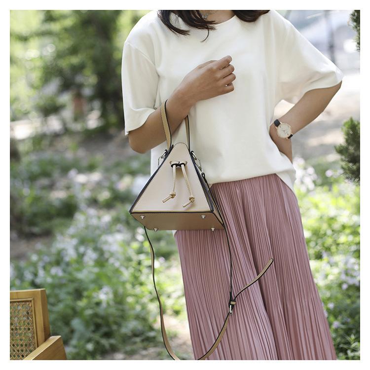 Retro Handheld Triangle Bag 2026 New Niche Design Trendy Women's Bag Ins Single Shoulder Crossbody Bag