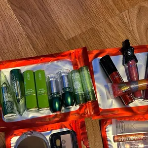 Aloe vera gel, lipstick lip gloss