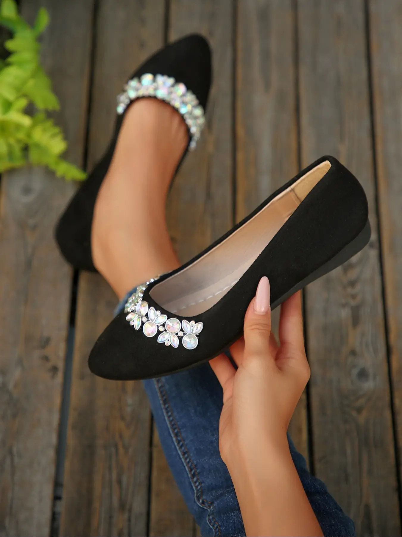 Women's Casual Flat Shoes, Suede Material with Rhinestone Trim, Pointed Toe Design, Elegant Versatile Comfortable Fashion Item, Walking Shoes, Chic Ballet Flats