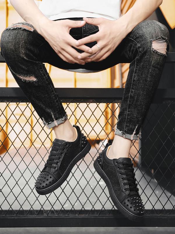 Trendy Casual Sneakers for Men, Versatile Bread Shoes, Unique Style, Comfortable Board Shoes, Riveted Casual Shoes, Perfect for Daily Wear