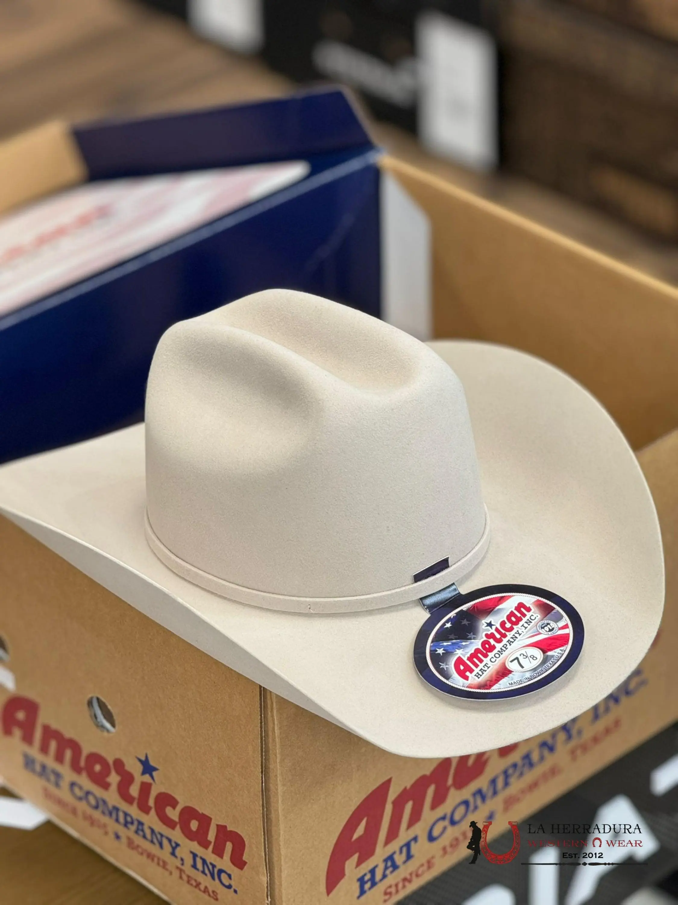 Unisex Handcrafted 10X American Silverbelly Felt Western Hat, Beige Classic Hats, 3-Piece Buckle Detail, Outdoor-Ready Fashion Accessory (with buckle)