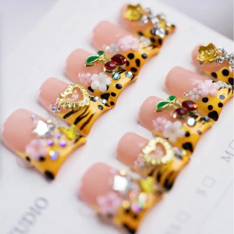 10pcs Y2K French Striped Pink Short Fake Nails, Decorative Nails, Handmade Press On, Metal Bow Almond Shape, Rhinestone Embellished, Metal Bow Decals, Dotted & Striped Design, Cherry Accents, For Party, Holiday, Daily Wear, For Spring, Summer