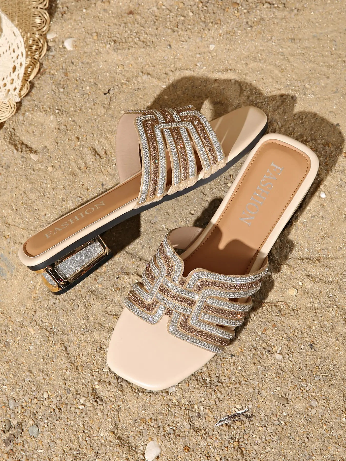 Women's flat sandals, summer Roman-style open-toe back sandals, comfortable summer footwear, Footwear For Beach, suitable for daily wear, stylish open-toe design, good breathability, versatile casual sandals, suitable to match with any outfit
