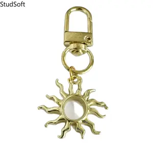 2026 New Fashion 2pcs Four-pointed Star Hollow Sun Keychain Set, Trendy Bag Charms for Women Men, Car Key Pendant Decoration, Minimalist Aesthetic Keyring Accessories