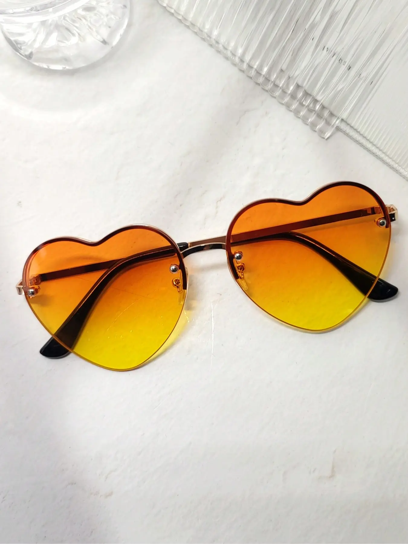 1pcs Cute Goddess Ladies Fashion Glasses Heart Shaped Sunglass Half Rim Metal Heart Gradient Color Multicolor Rainbow Heart Shape Prom Glasses for Vacation Music Festival Travel Awning Concave Shape Y2K Sunglasses