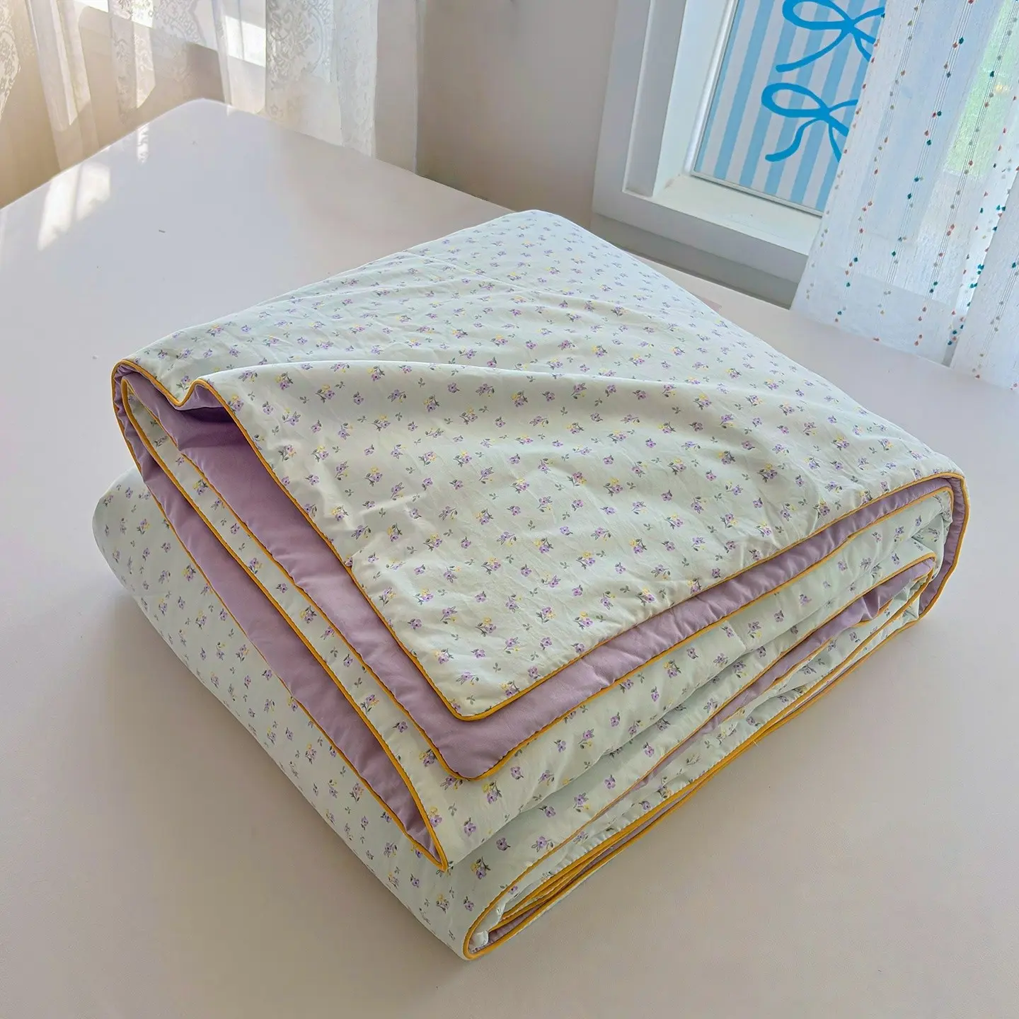 Lightweight summer quilt with a purple floral print, an ultra-soft, skin-friendly air-conditioning quilt, summer cooling blanket, Lightweight quilts, Soft Bedding, perfect for summer bedrooms, offices, living rooms and home use
