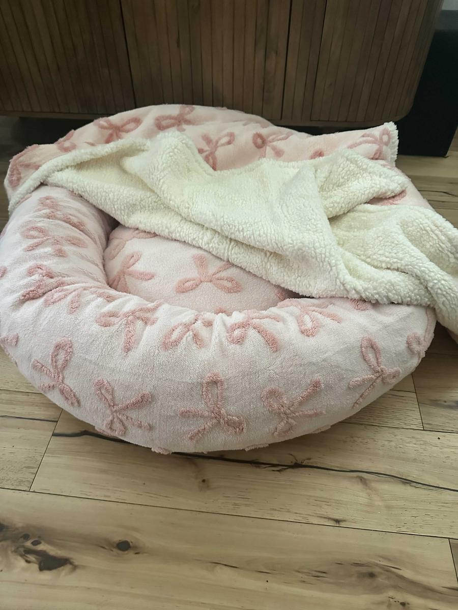 Item: Pink Taffy, L (36x36x10)