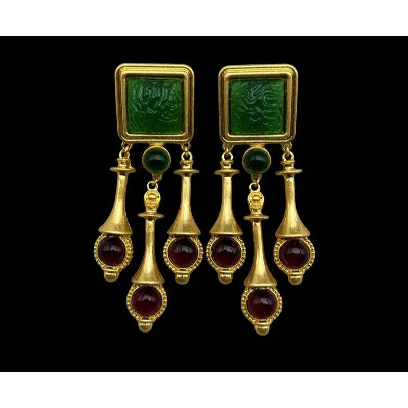 Medieval jewelry, heavy industry exaggerated shoulder sweep, matte-plated real gold, court style marked ear clips