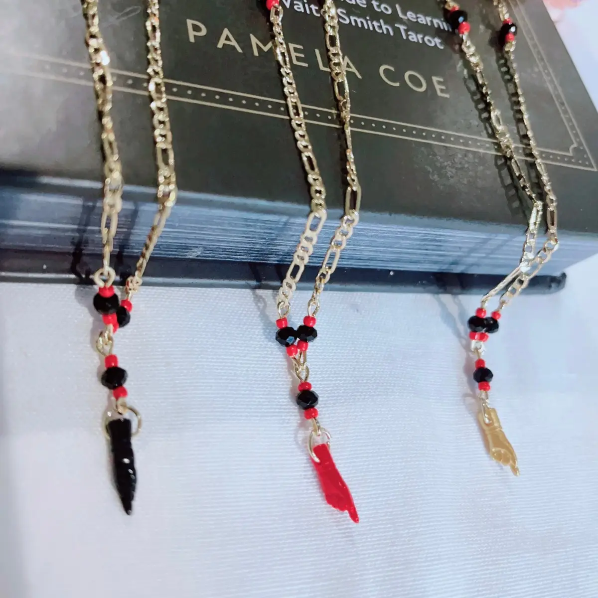 Lucky Hand Protection Pendant, Unisex Talisman for Warding Off Negative Energies & Evil Spirits