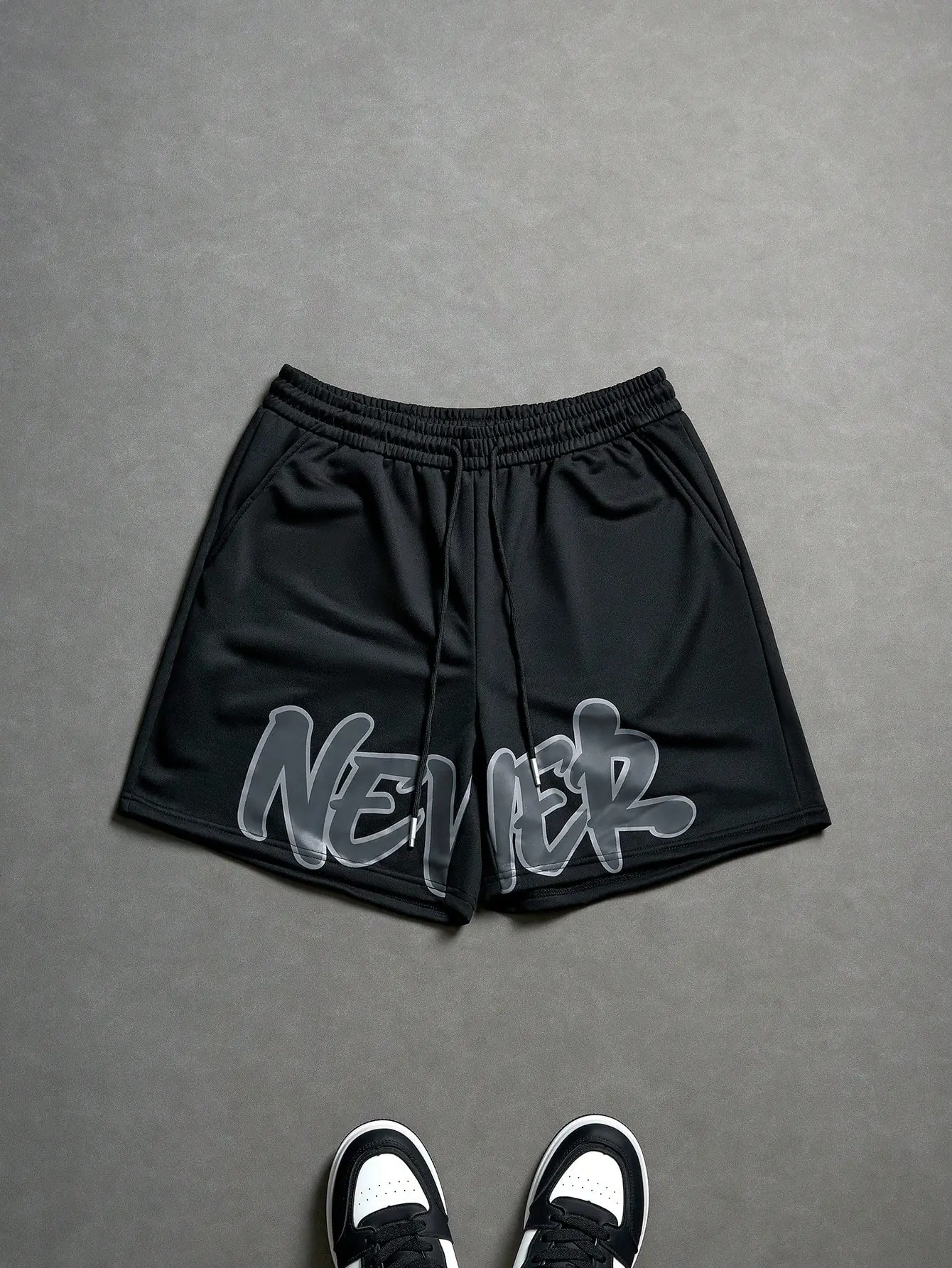 Unisex Y2K street casual sweat shorts—solid-color, comfortable athletic shorts. Men’s “Never” graffiti basketball shorts. Summer loose-fit casual sports shorts with pockets, featuring an elastic waistband and drawstring; ideal for everyday wear and workou