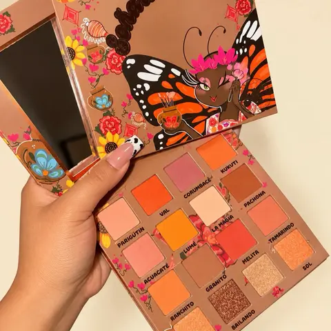 Soñadoras Eyeshadow Palette Matte. Fall shades, orange and terracota ,mattes and shimmers