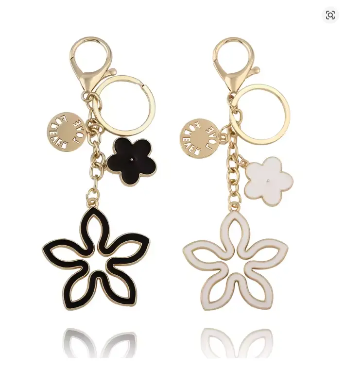 Lucky Five Leaf Grass Car Keychain Couple's Bag Accessories Small Pendant Gifts with Crystal Accents and "Forever Lucky" Charm