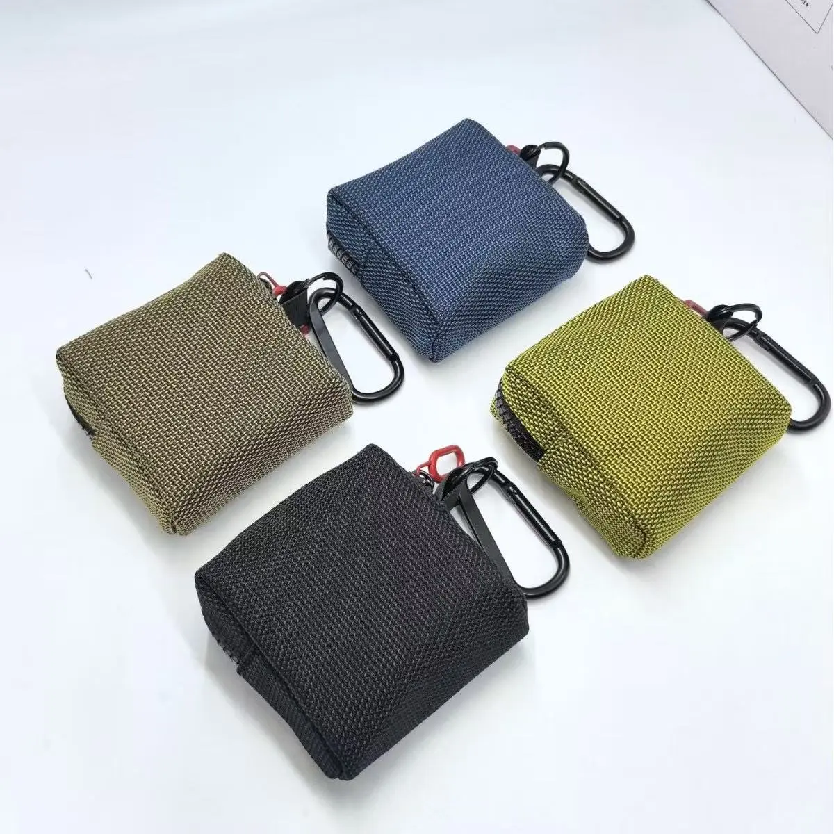 Mini square woven coin purse, carabiner clip hanging earphone storage bag, wear-resistant and scratch-resistant zipper small wallet