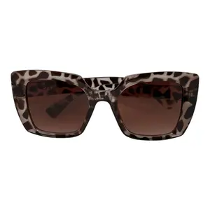 Retro Squared Unisex Leopard Print Sunglasses with Tinted Brown Lenses for Stylish Vision Protection